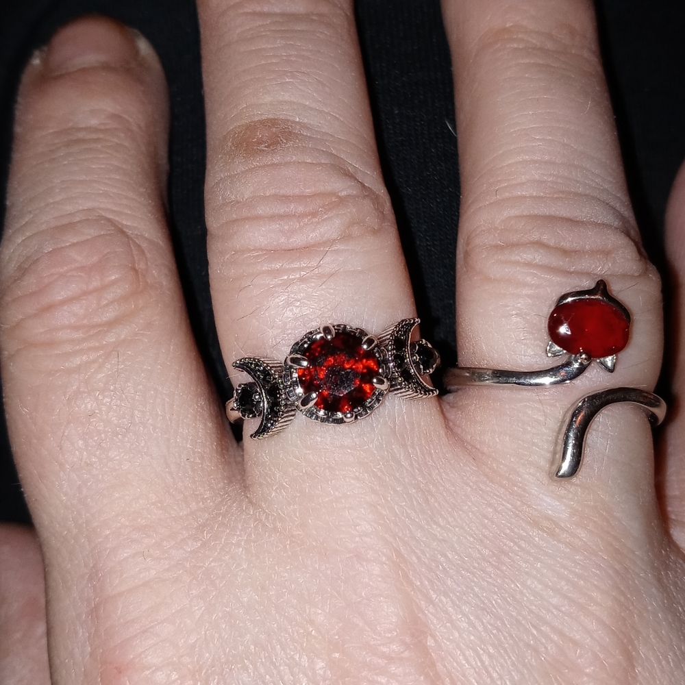 Moon & Stars Garnet & Silver Ring. Size 8